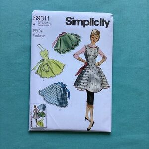 Simplicity 9311 Vintage 1950s style Aprons in 4 styles